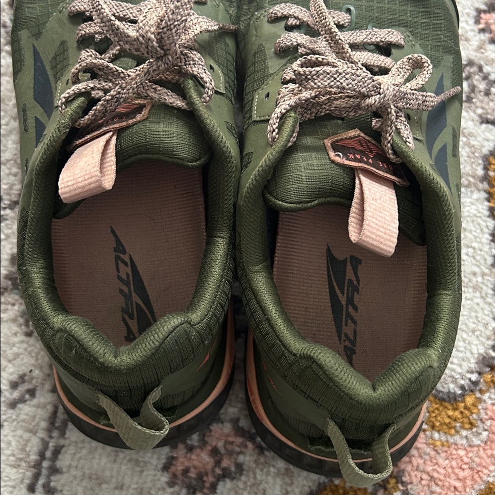 Altras - Picture 2 of 5